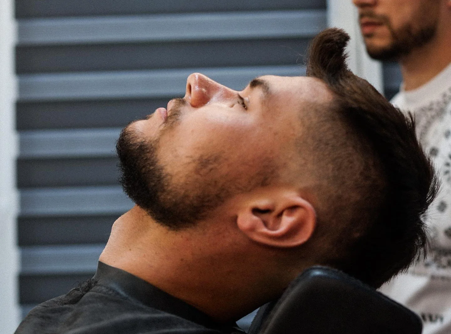 jak dbać o brodę latem